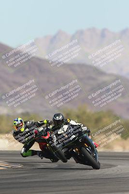 media/Oct-30-2025-Racers Edge (Thu) [[dabbdaf680]]/3-B Group/Session 2 (Turn 14)/